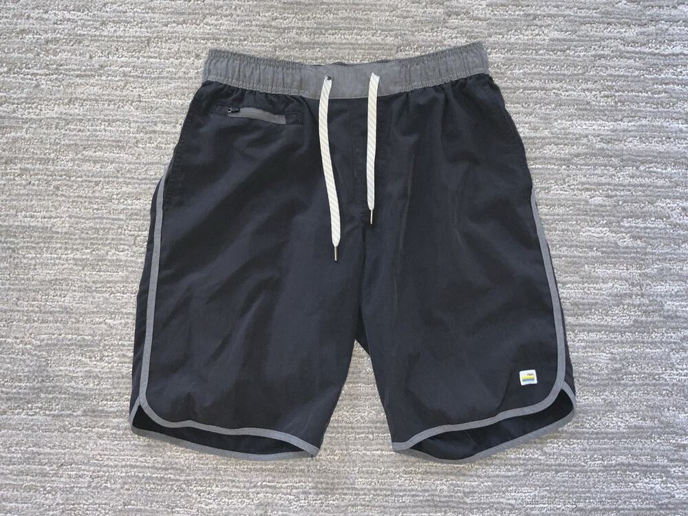 Vuori Shorts Mens Small Black Drawstring Athletic Swim Boardwalk Quick Dry